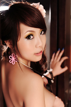 Sweetheart Beauty Asian Girl Le Le