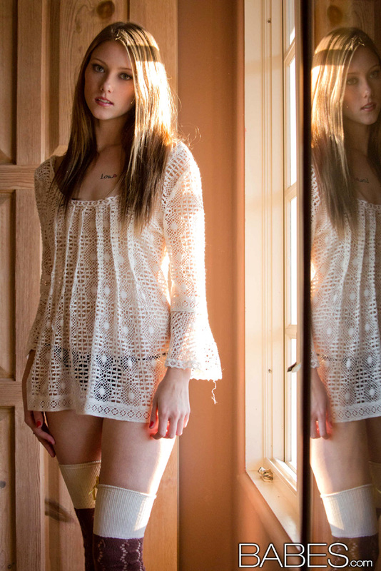 Shae Snow Fingering Her Pussy 3