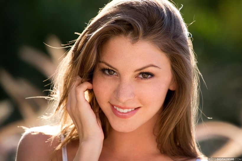 Amber Sym Takes Off Her Bikini 4