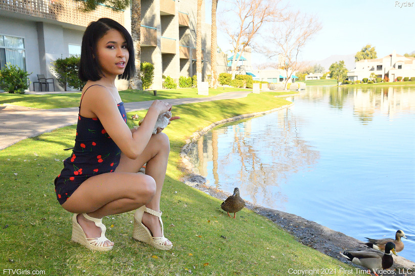 Upskirt In The Park 12