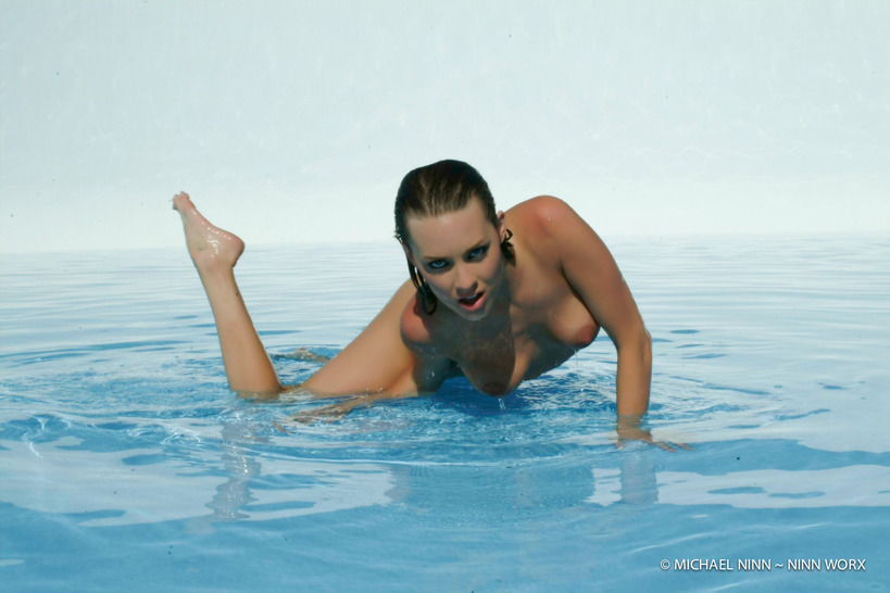 Gorgeous blonde Anais 15