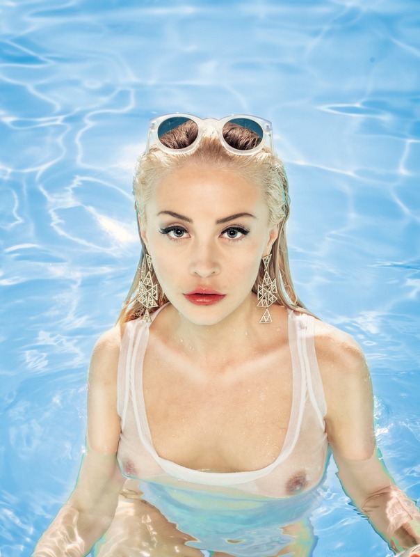 AMBER BASSICK The Golden Girl 1