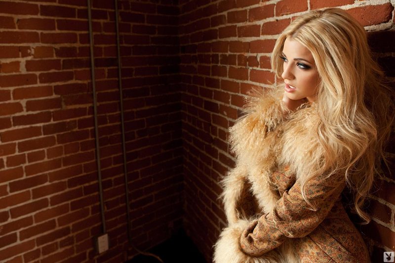 Olivia Paige Strips Her Fur Coat And Exposes Her Body 10