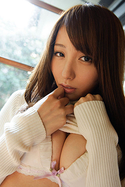 Alice Miyuki Baring Big Tits