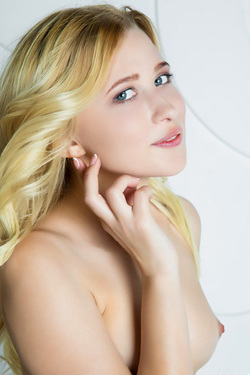 Stunning Blonde Lisa Dawn