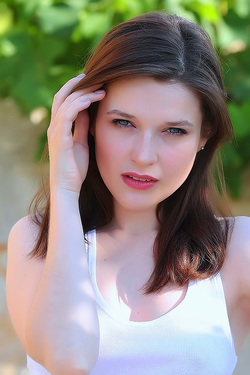 Gorgeous Brunette Serena Wood